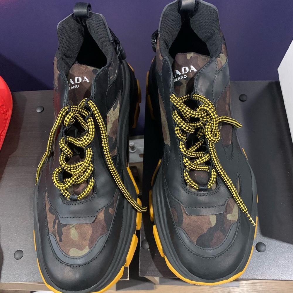 New PRADA
Pegasus chunky sneakers